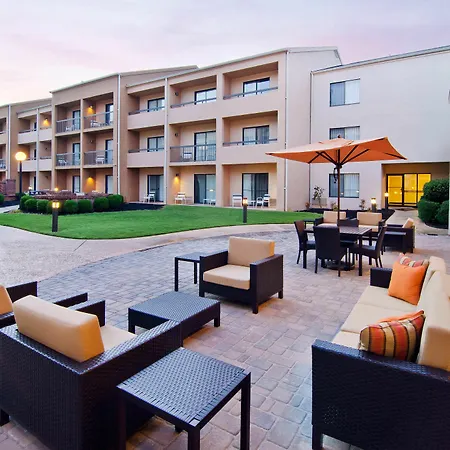 Courtyard By Marriott Huntsville University Drive